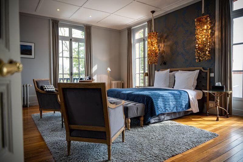 Suite élégante du Domaine du Chalet à Chigny-les-Roses, hébergement d'exception au cœur du vignoble de Champagne.